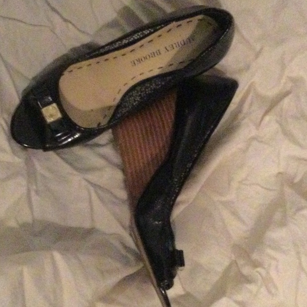 Aubrey Brooke Black Wood Wedges w logo bow.